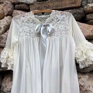 Vintage Ivory Lace Open-Front Peignoir Robe – Eyeful by Ruth Flaum M